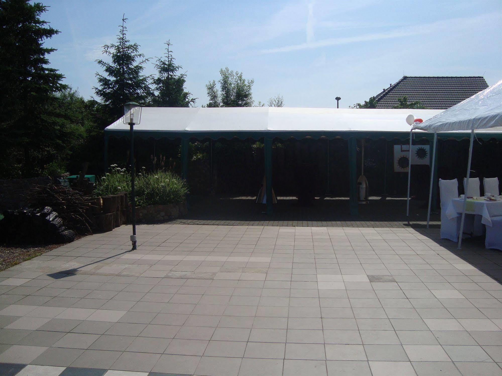 Hotel Gasthof Goldener Hahn Frankfurt  Bagian luar foto